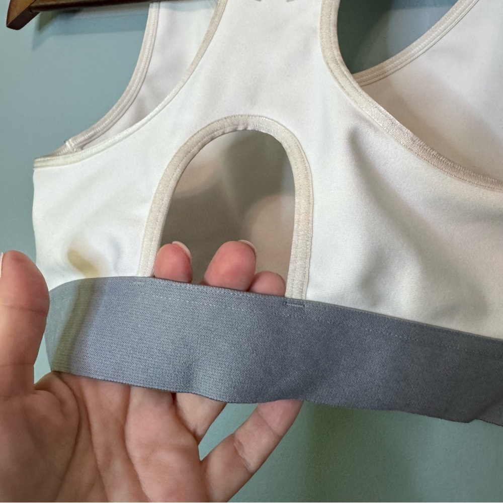 Under Armour Compression Racerback Sports Bra - White/Grey - Size Medium - Picture 8 of 12